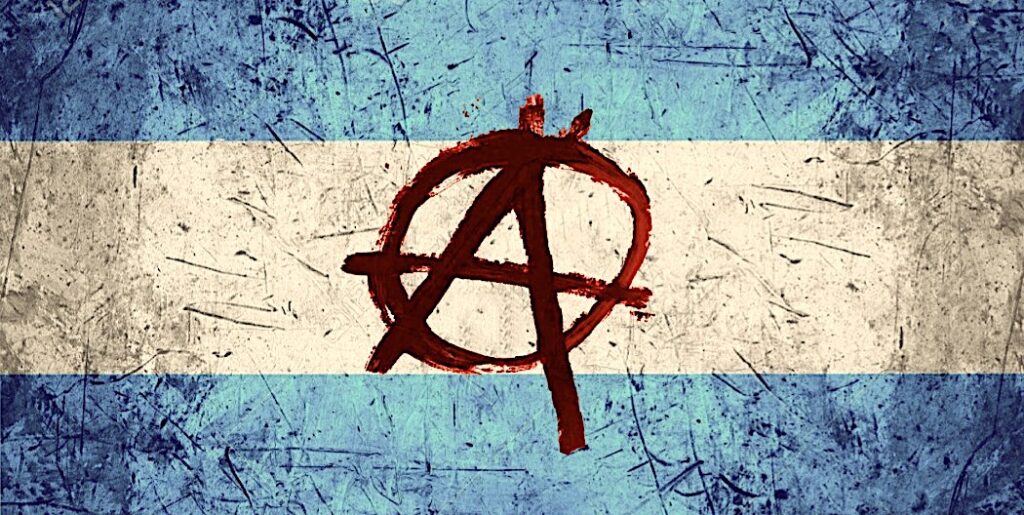 Anarcoargentina, una bandera maltratada, sin el sol y con el símbolo anarquista en su lugar